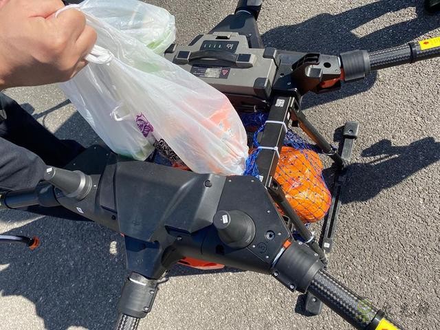 農業無人機變身“運輸機”,上海奉賢用無人機服務隔離人員