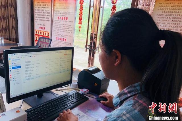 江西上饒農民&ldquo;觸網&rdquo;增收 農品走出&ldquo;深閨&rdquo;